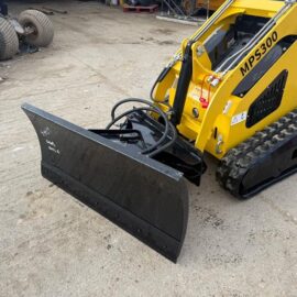 New/Unused 2025 Captok Mini Skidsteer 43″ Hydraulic Tilting Snow Plough Blade