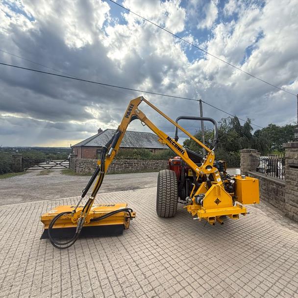 MCCONNEL PA41E FRONT AND REAR MOUNTED HEDGE CUTTER