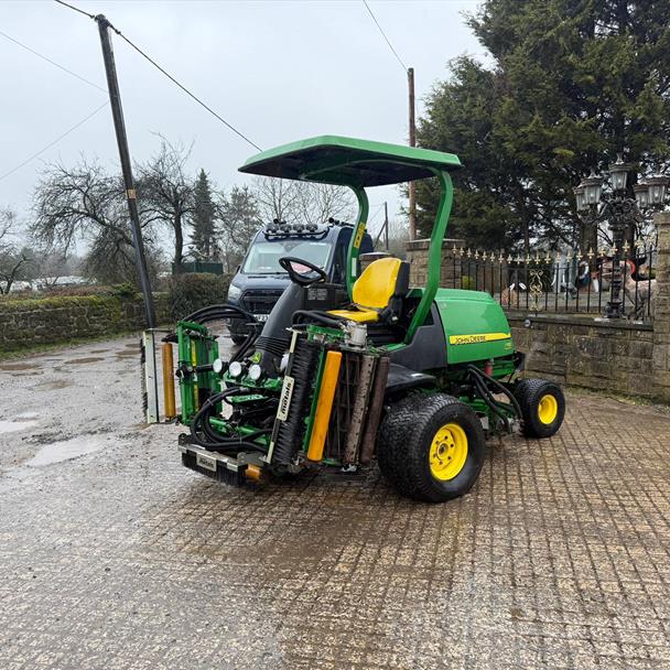 2013 John Deere tractor for sale in Pilsley, Chesterfield — photo 4