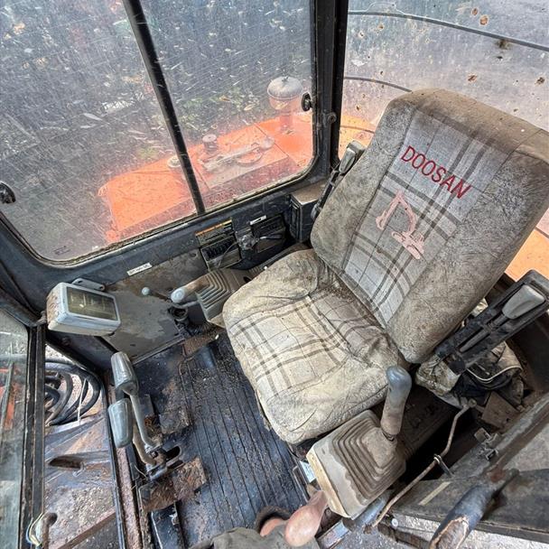 Doosan excavator for sale in Pilsley, Chesterfield — photo 2
