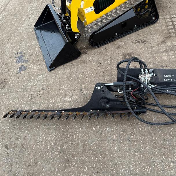New/Unused GIYI Hydraulic Mini Skidsteer Finger Bar Mower mower for sale in Pilsley, Chesterfield — photo 3