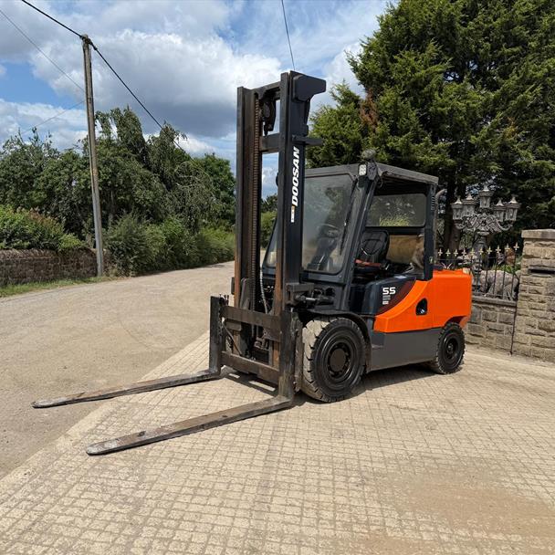 2017 Doosan D55C-5 5.5 Ton Diesel Forklift