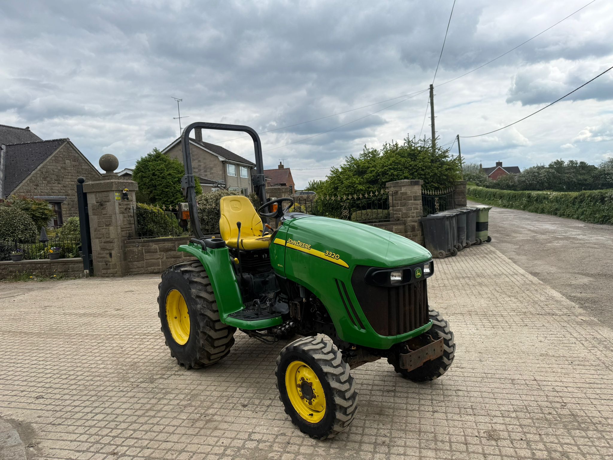 JOHN DEERE 3320 33HP 4WD COMPACT TRACTOR