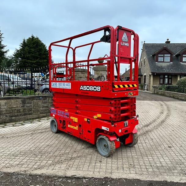 2019 scissor lift for sale in Pilsley, Chesterfield — photo 4