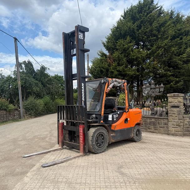 2015 Doosan D50C-7 5 Ton Diesel Forklift