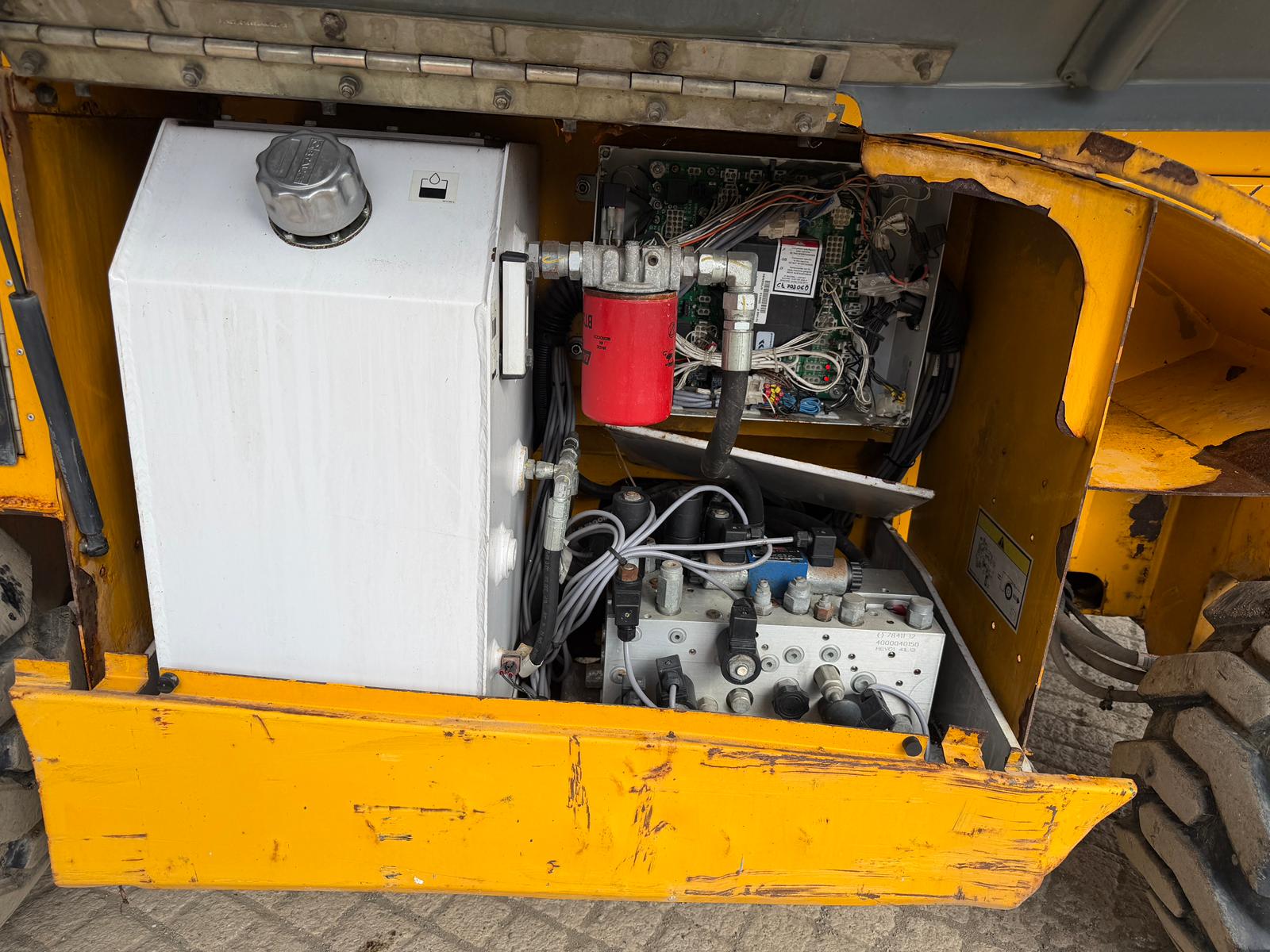 2014 Haulotte scissor lift for sale in Pilsley, Chesterfield — photo 12