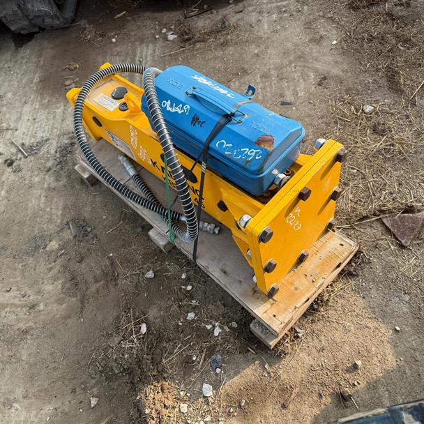 New/Unused Kabonc KBKC-45 Hydraulic Rock Breaker excavator for sale in Pilsley, Chesterfield — photo 2