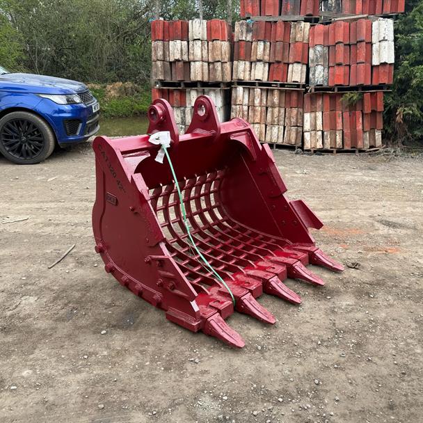 New/Unused DCE 42" Riddle Bucket 80MM Pins excavator for sale in Pilsley, Chesterfield — photo 3