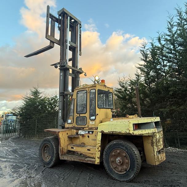 Caterpillar forklift for sale in Pilsley, Chesterfield — photo 2