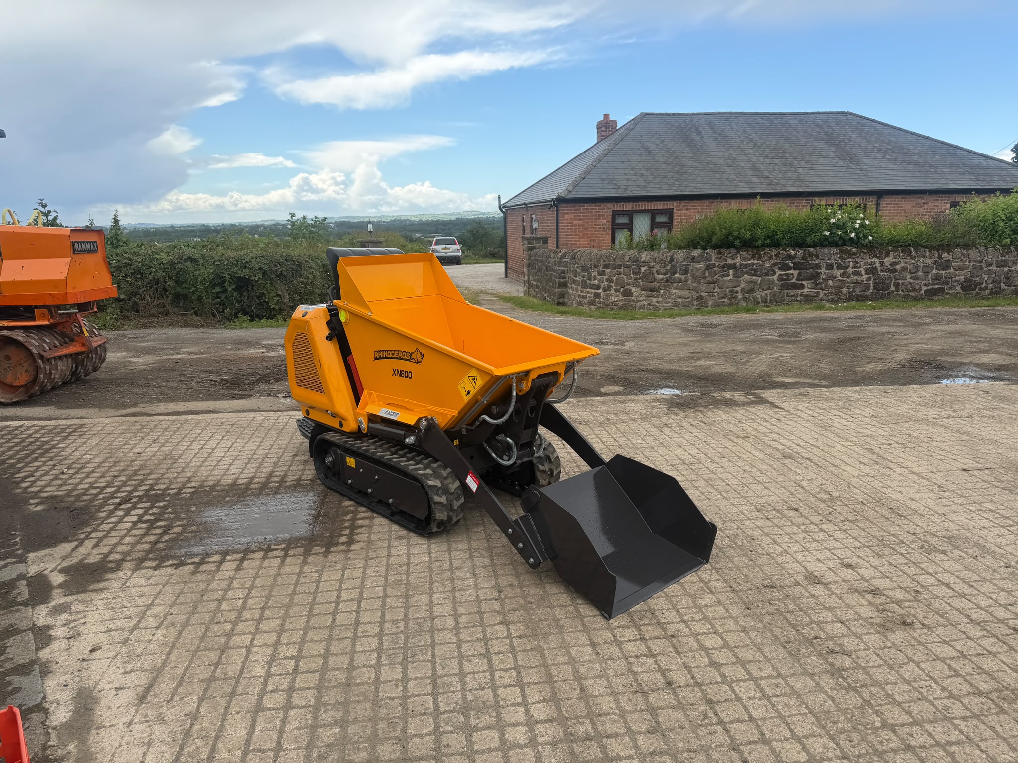 NEW/UNUSED RHINOCEROS XN800 800KG DIESEL SELF LOADING HIGH TIP TRACKED DUMPER
