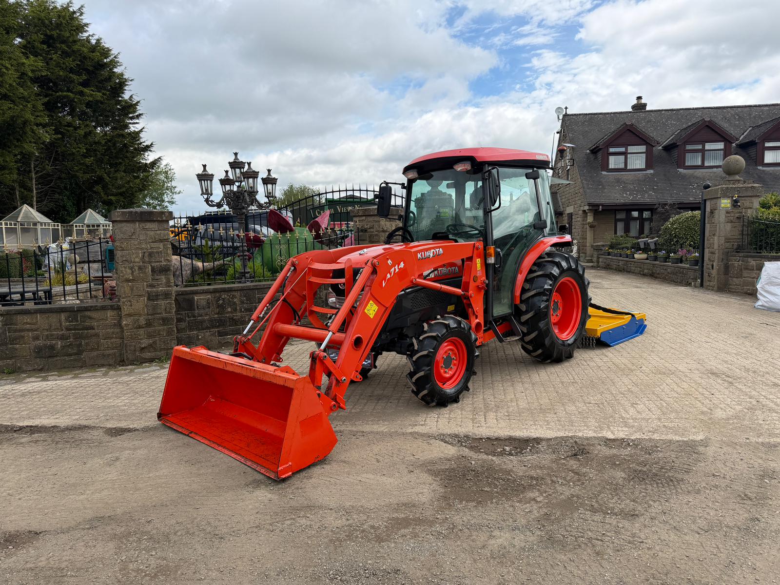 2016 KUBOTA L4240 44HP 4WD COMPACT TRACTOR W/ 2023 BOMFORD 1.45MTR TOPPER MOWER