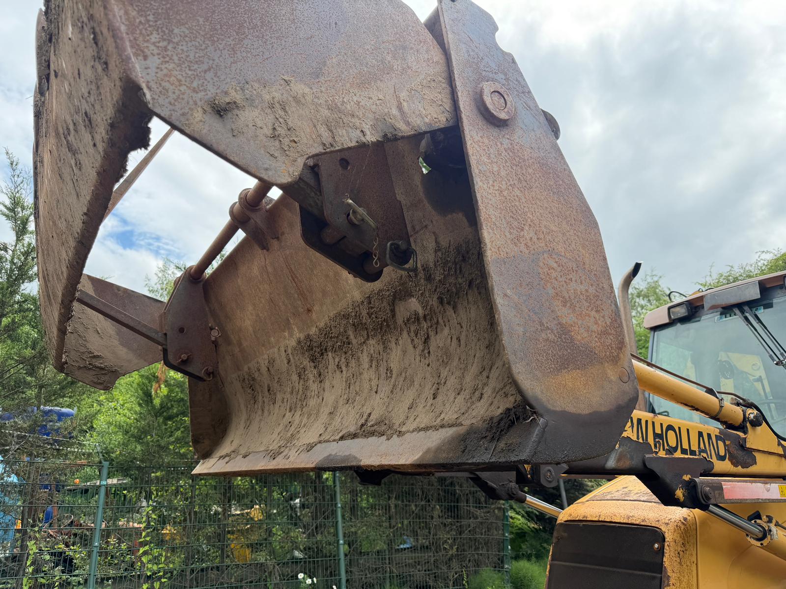 New Holland loader for sale in Pilsley, Chesterfield — photo 9
