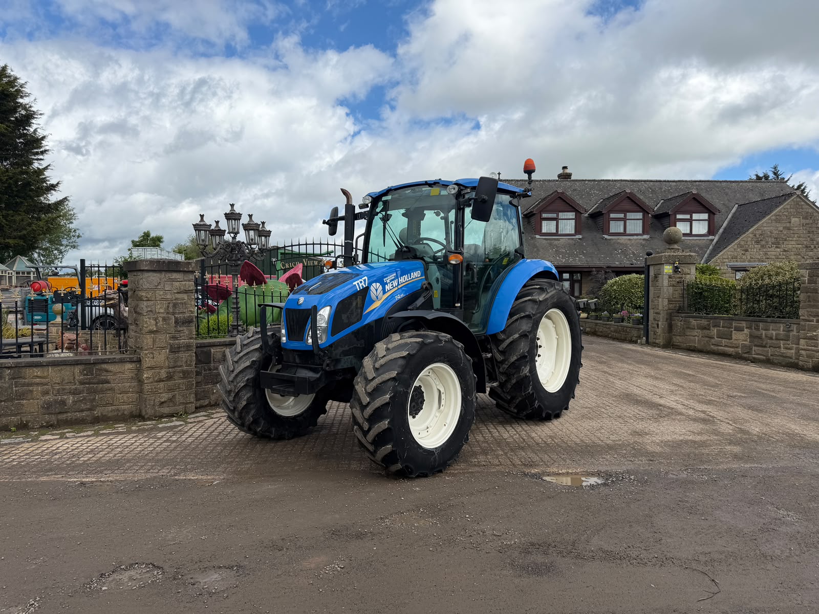 2016/66 NEW HOLLAND T4.95 98HP 4WD TRACTOR