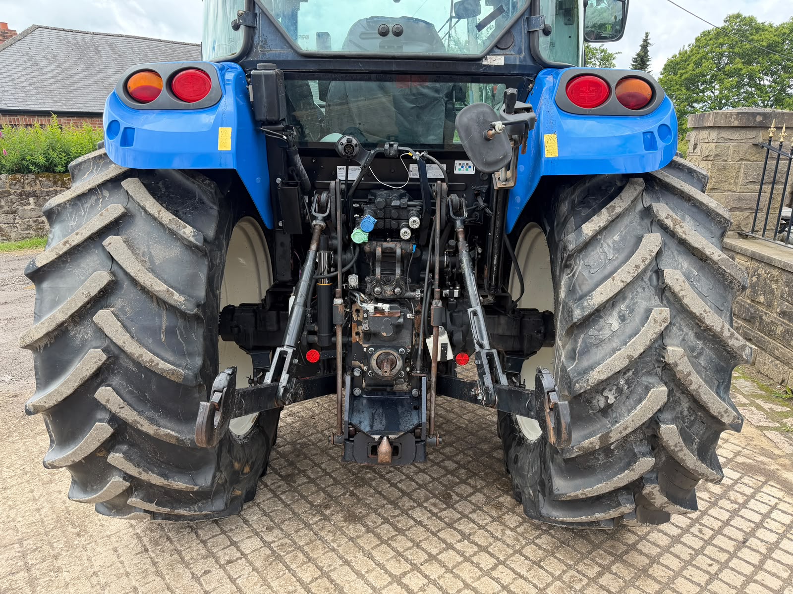 2016 New Holland tractor for sale in Pilsley, Chesterfield — photo 2
