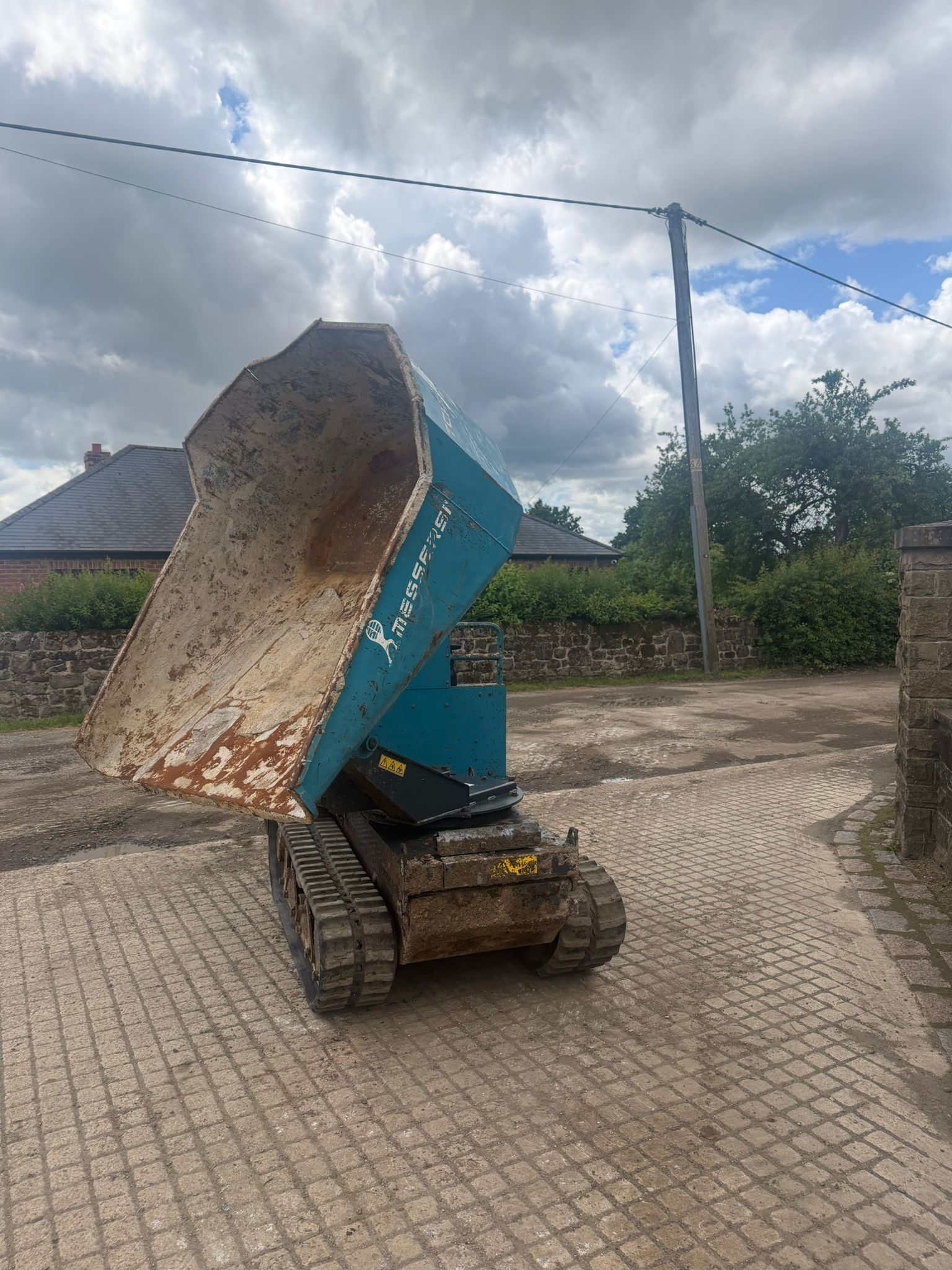 MESSERSI TCH-15S 1.5 TON SWIVEL SKIP TRACKED DUMPER dumper for sale in Pilsley, Chesterfield — photo 2