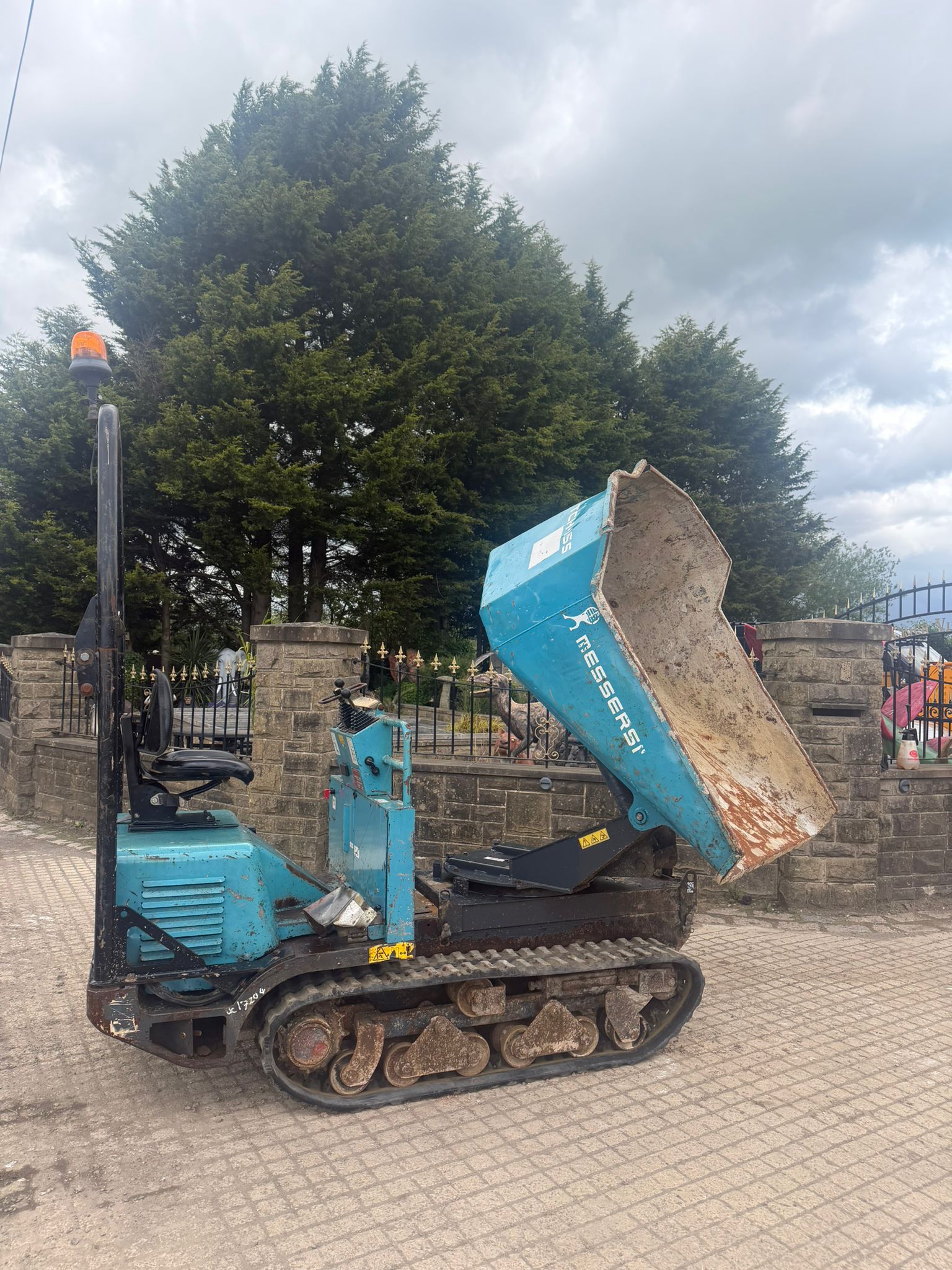 MESSERSI TCH-15S 1.5 TON SWIVEL SKIP TRACKED DUMPER dumper for sale in Pilsley, Chesterfield — photo 9
