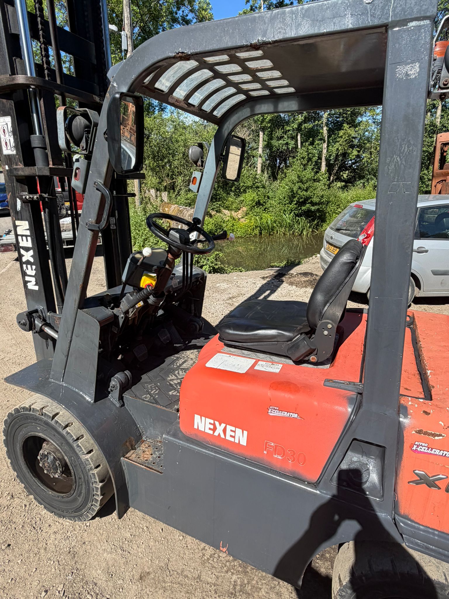 NEXEN FD30 3 TON DIESEL COUNTERBALANCE FORKLIFT forklift for sale in Pilsley, Chesterfield — photo 2