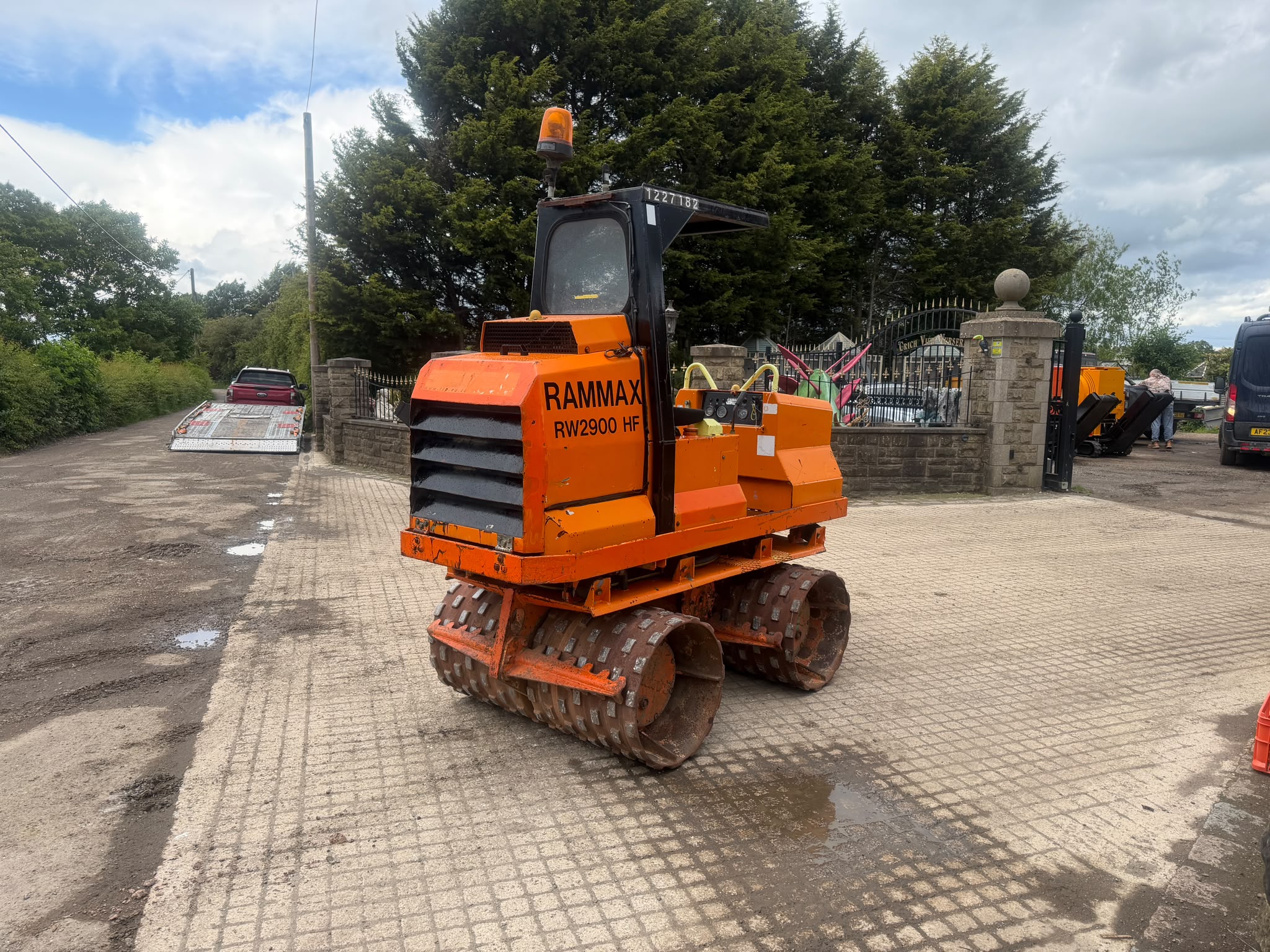 RAMMAX RW2900-HF 1000MM DIESEL RIDE ON TRENCH ROLLER mower for sale in Pilsley, Chesterfield — photo 7