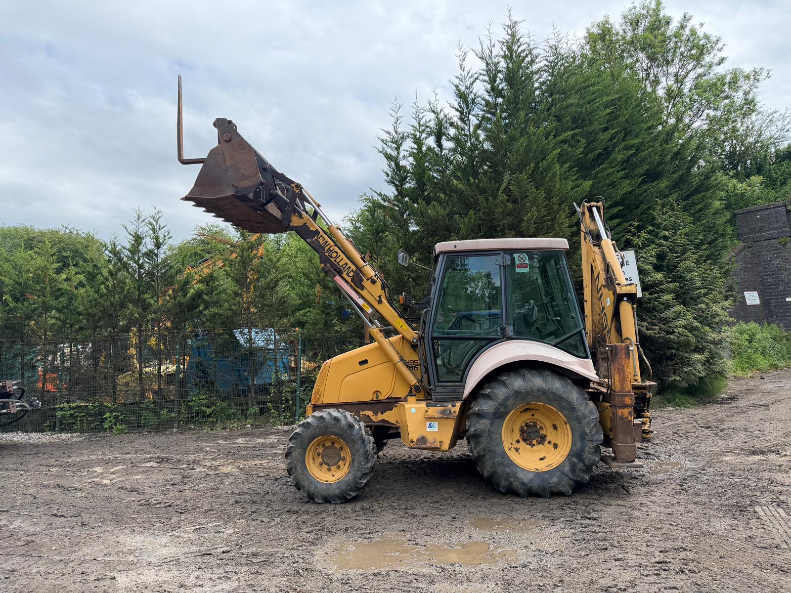 New Holland loader for sale in Pilsley, Chesterfield — photo 11