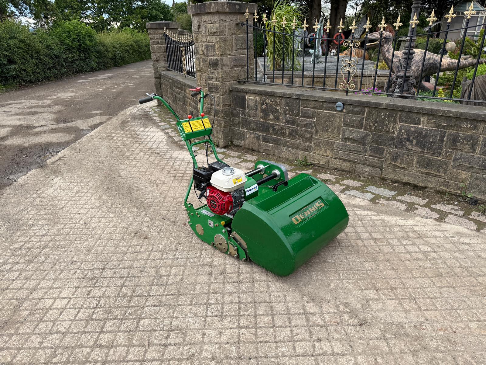 2018 DENNIS G610 PEDESTRIAN CYLINDER MOWER WITH COLLECTOR