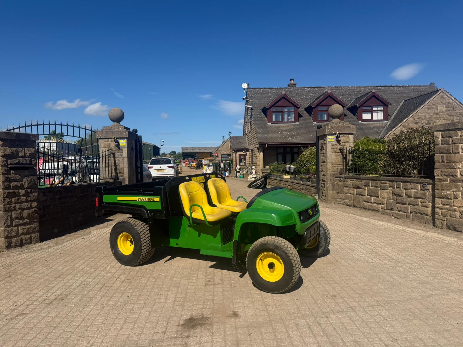 2017 JOHN DEERE TE ELECTRIC GATOR