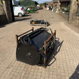 NEW/UNUSED CAPTOK 250LTR HYDRAULIC CONCRETE MIXING BUCKET