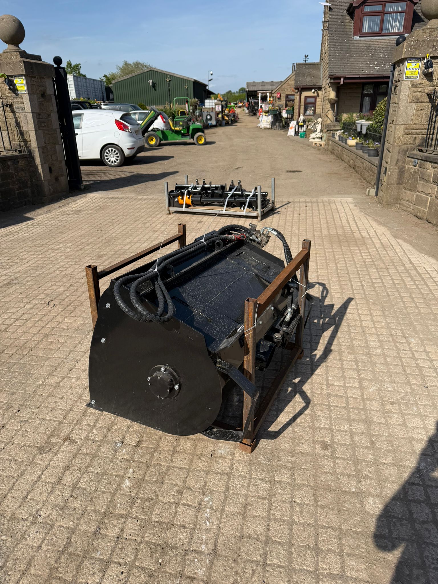 NEW/UNUSED CAPTOK 250LTR HYDRAULIC CONCRETE MIXING BUCKET