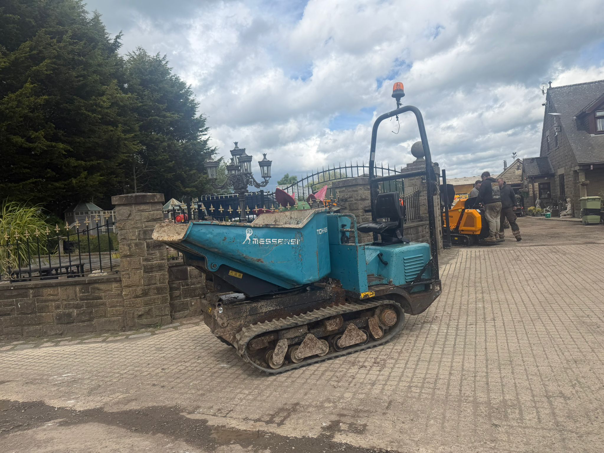 MESSERSI TCH-15S 1.5 TON SWIVEL SKIP TRACKED DUMPER dumper for sale in Pilsley, Chesterfield — photo 11