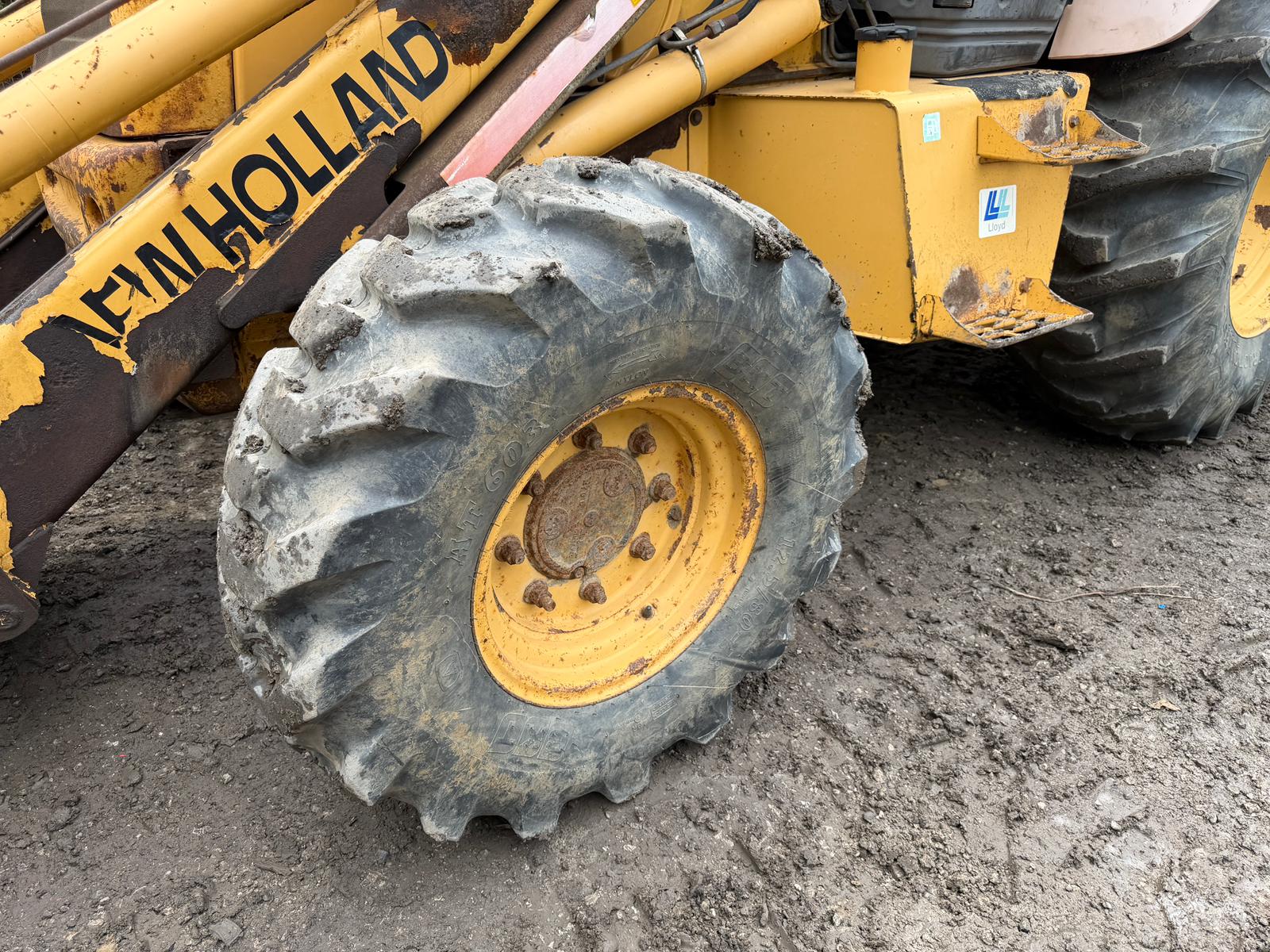 New Holland loader for sale in Pilsley, Chesterfield — photo 8