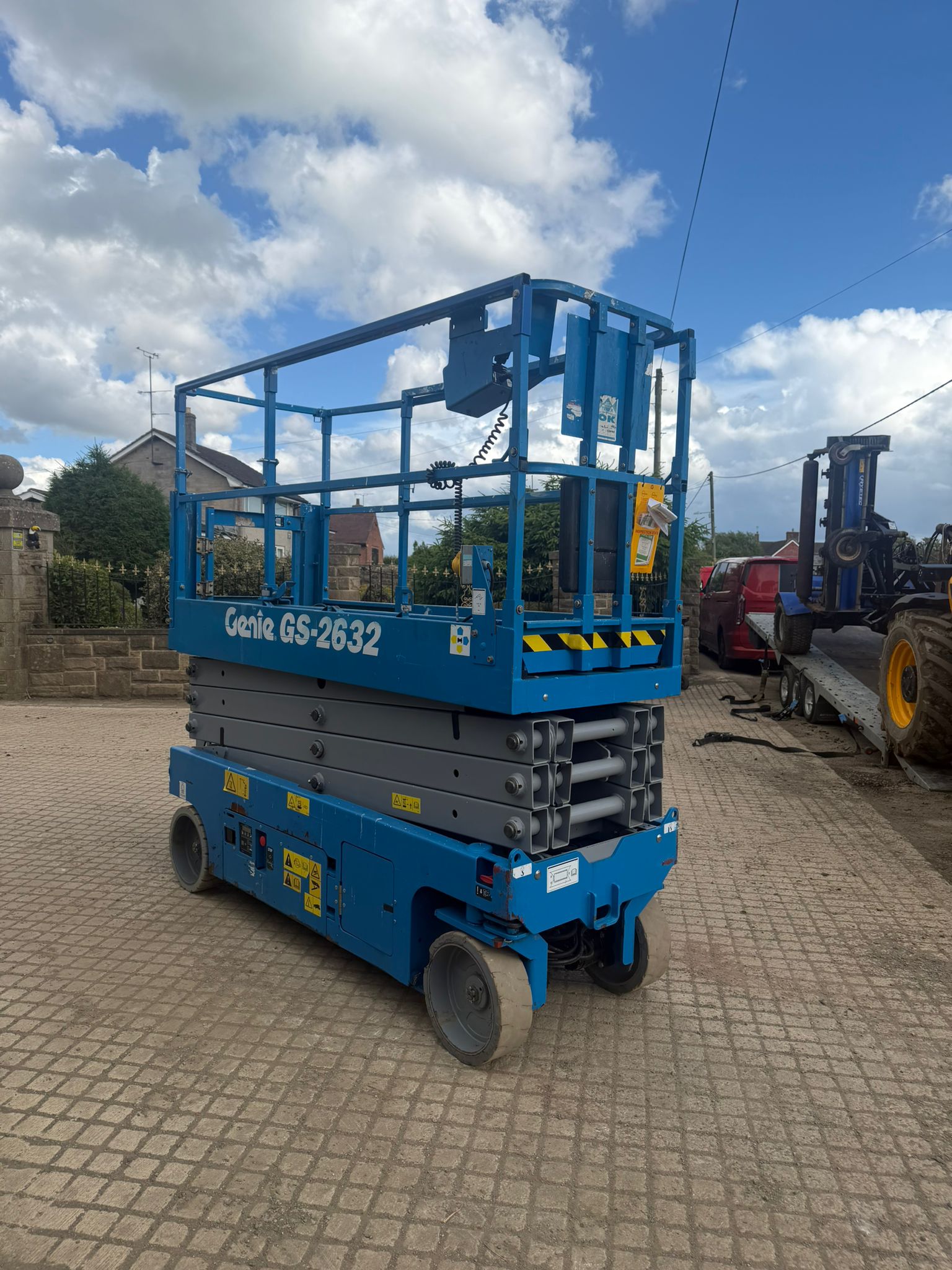 2012 Genie scissor lift for sale in Pilsley, Chesterfield — photo 5