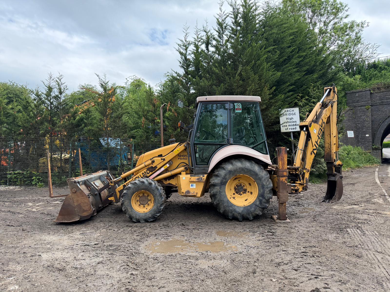 New Holland loader for sale in Pilsley, Chesterfield — photo 12