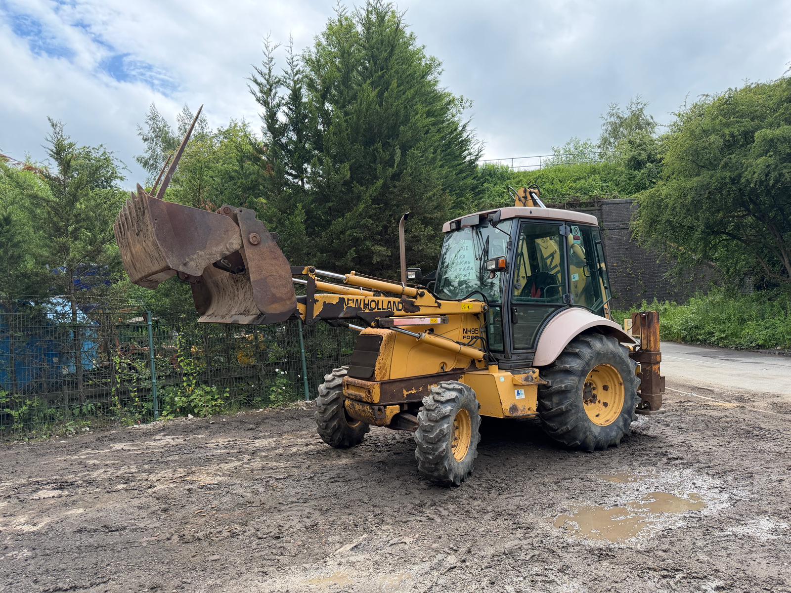New Holland loader for sale in Pilsley, Chesterfield — photo 6