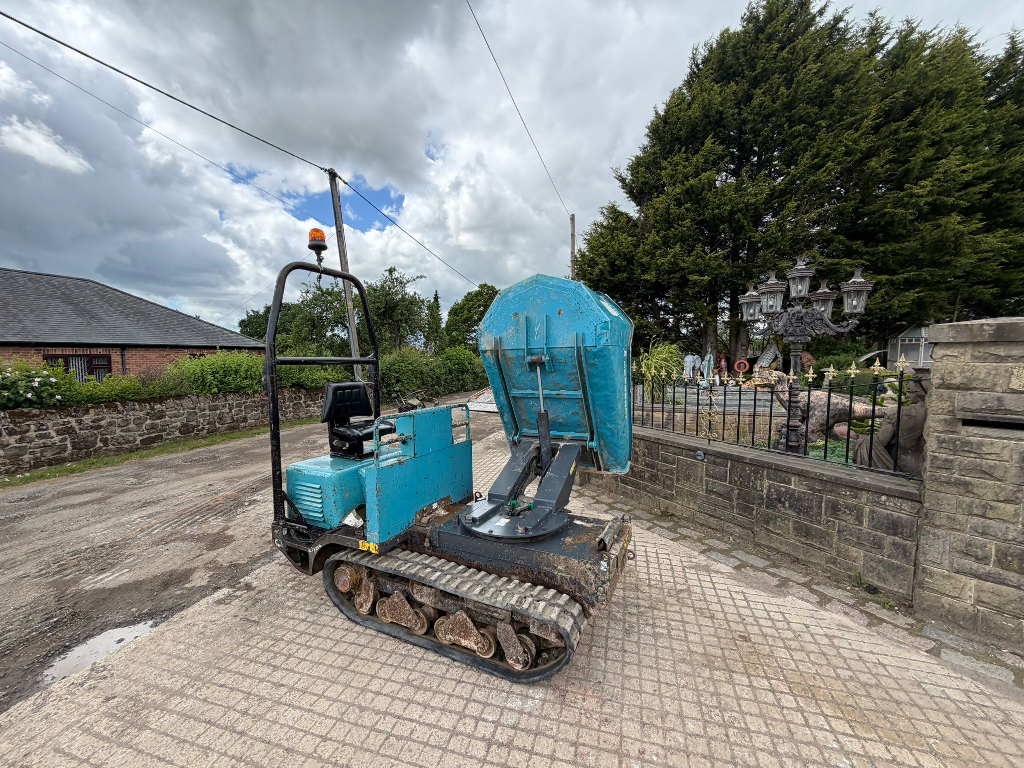 MESSERSI TCH-15S 1.5 TON SWIVEL SKIP TRACKED DUMPER dumper for sale in Pilsley, Chesterfield — photo 4