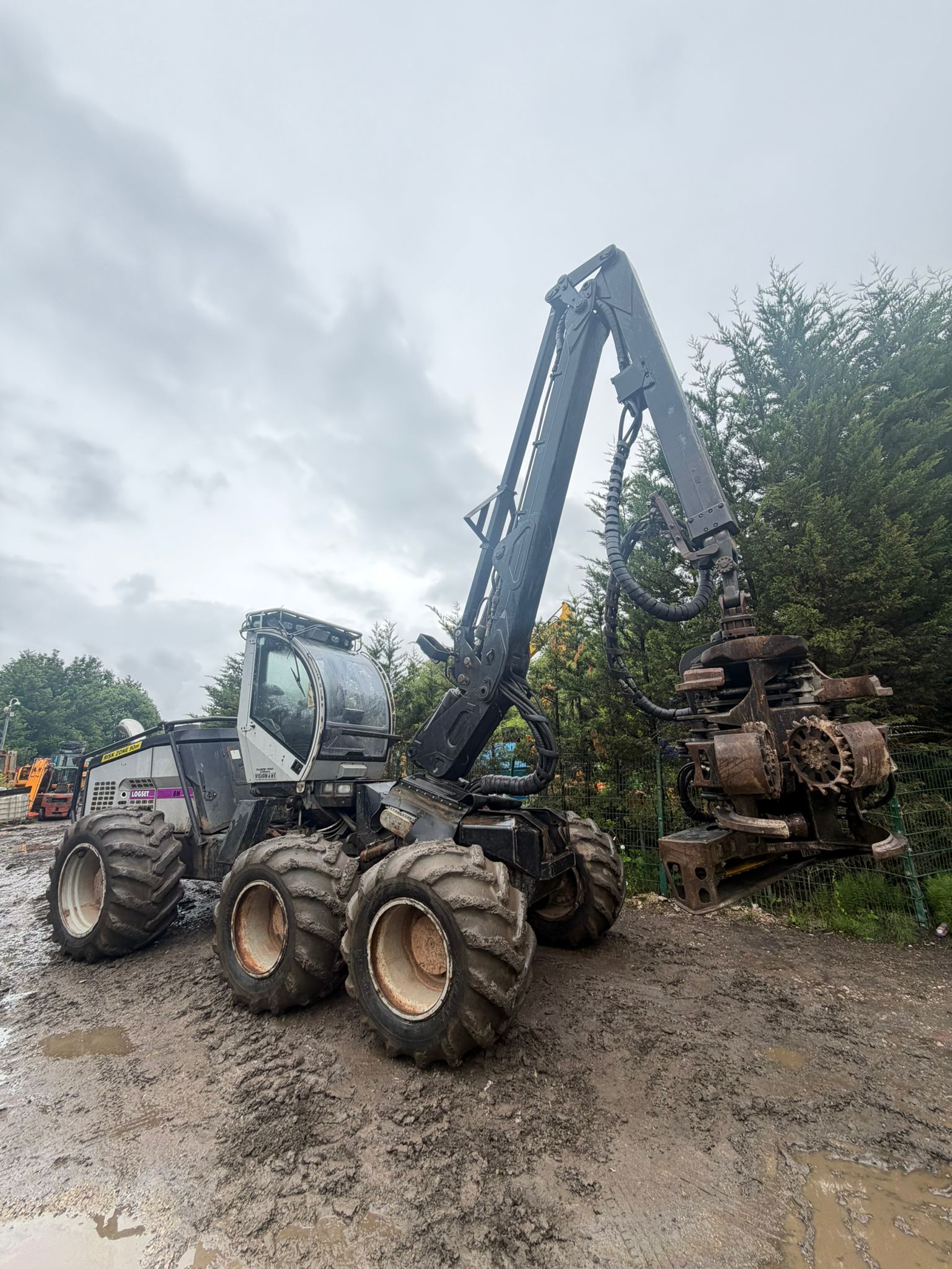 LOGSET TITAN 8H 6X6 WHEELED TIMBER FORESTRY HARVESTER