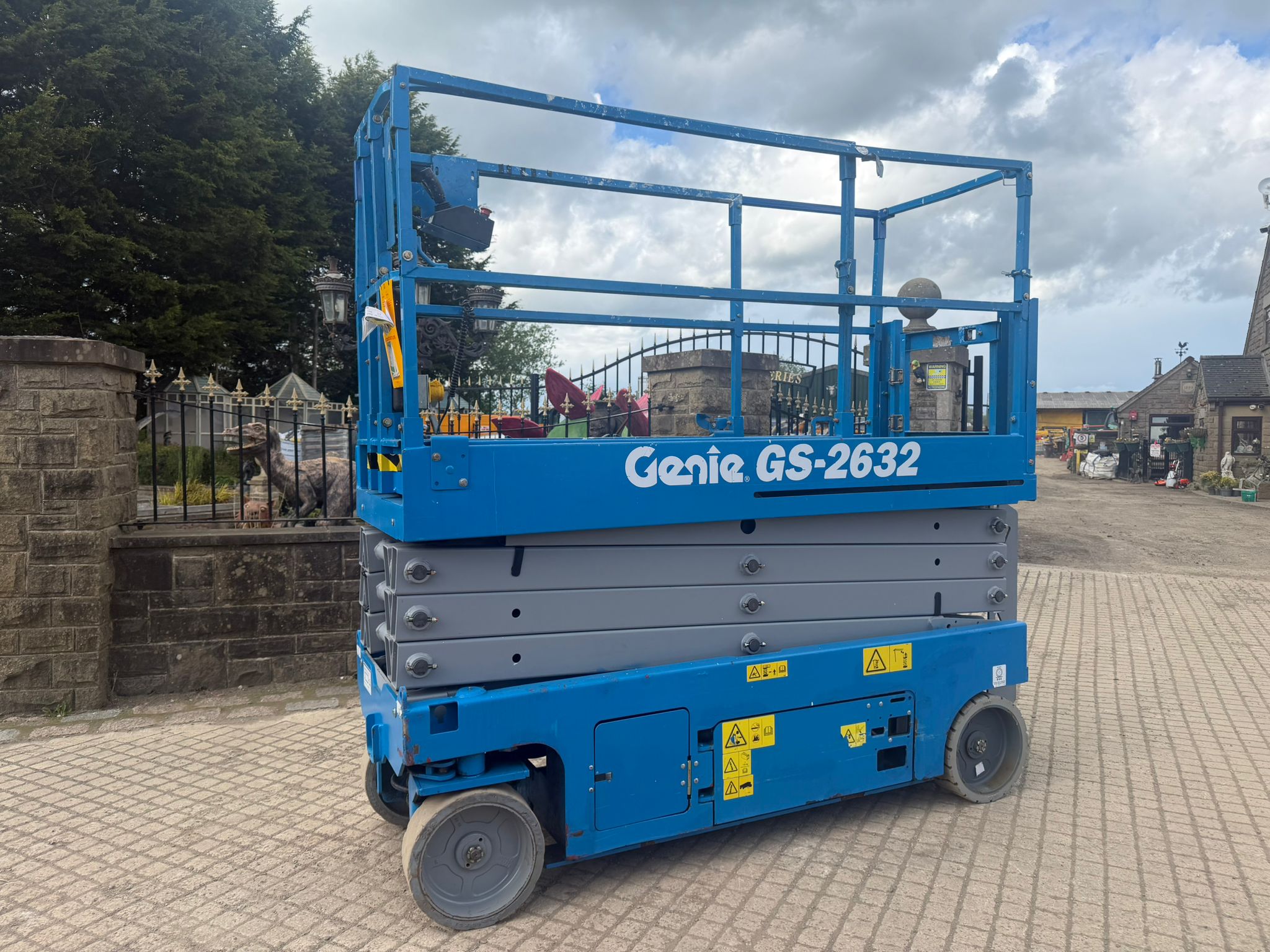 2012 GENIE GS-2632 9.9MTR ELECTRIC SCISSOR LIFT