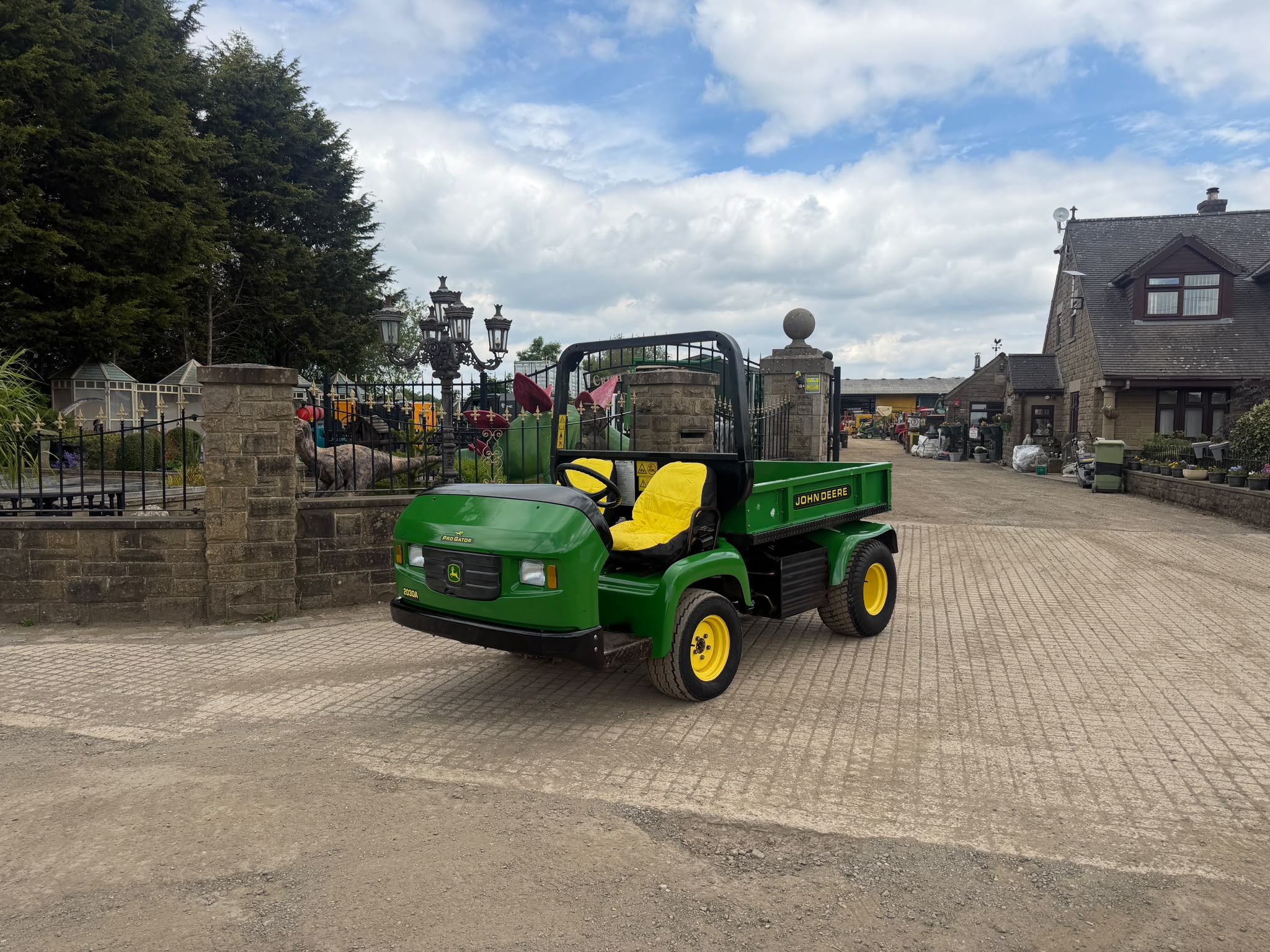 2010 JOHN DEERE 2030A 4WD PRO GATOR UTILITY VEHICLE
