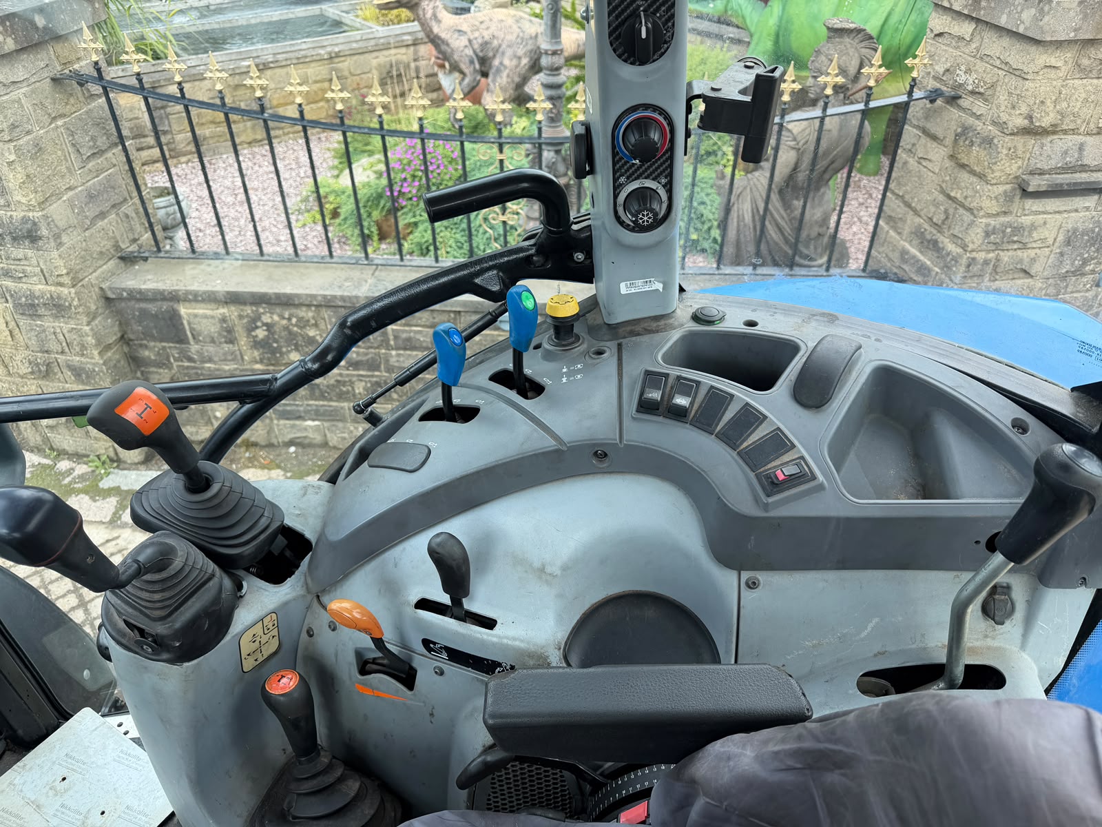 2016 New Holland tractor for sale in Pilsley, Chesterfield — photo 11