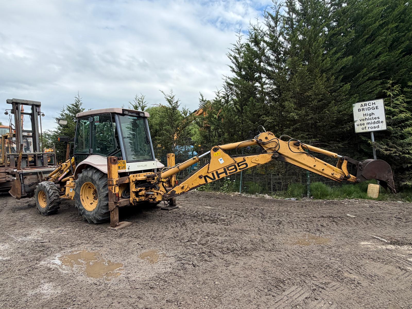 New Holland loader for sale in Pilsley, Chesterfield — photo 10