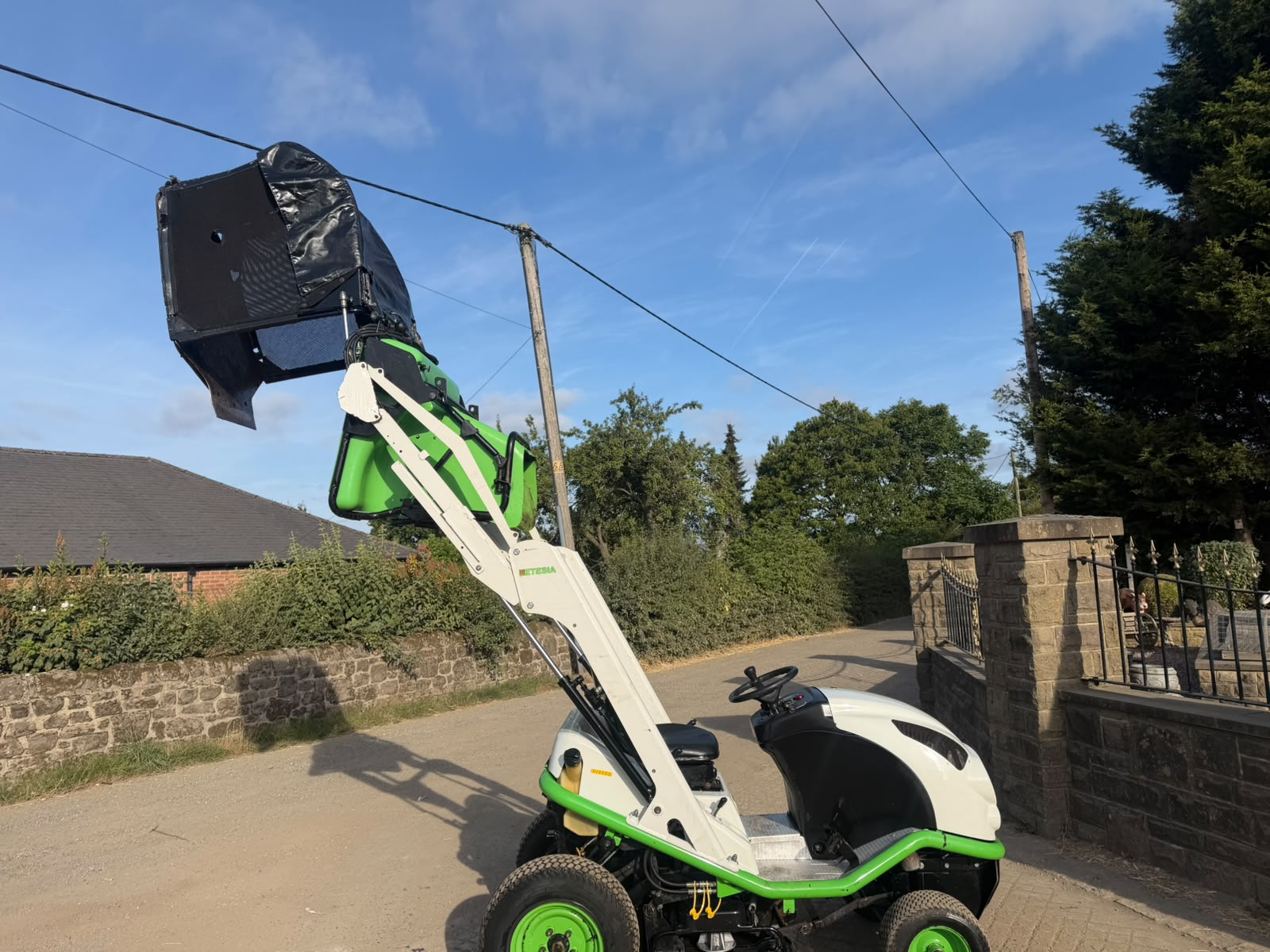 ETESIA BLHP HYDRO-100D RIDE ON LAWN MOWER HIGH TIP COLLECTOR mower for sale in Pilsley, Chesterfield — photo 11