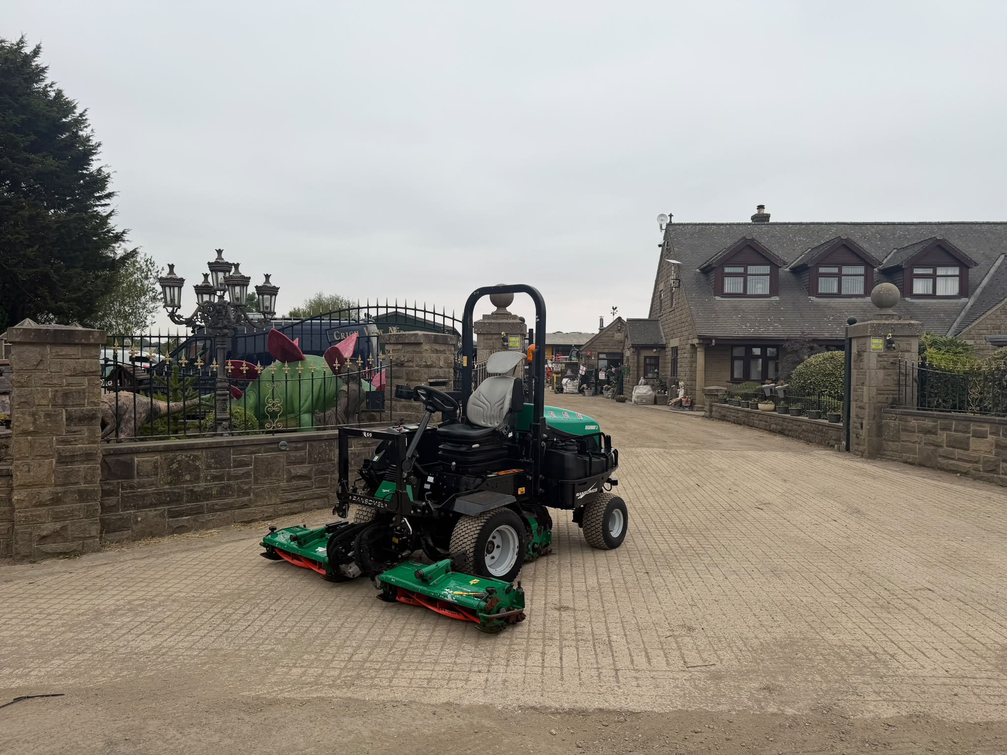 2010/60 RANSOMES HIGHWAY 3 4WD 3 GANG CYLINDER MOWER