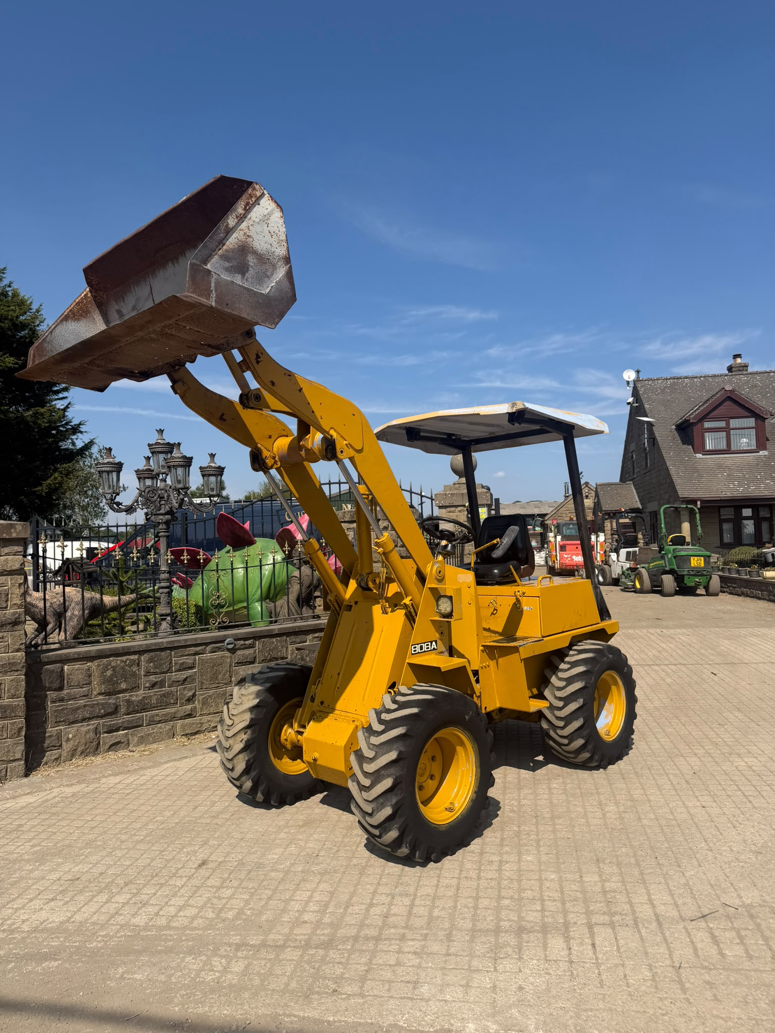 TCM 808A-2 DIESEL LOADING SHOVEL loader for sale in Pilsley, Chesterfield — photo 4