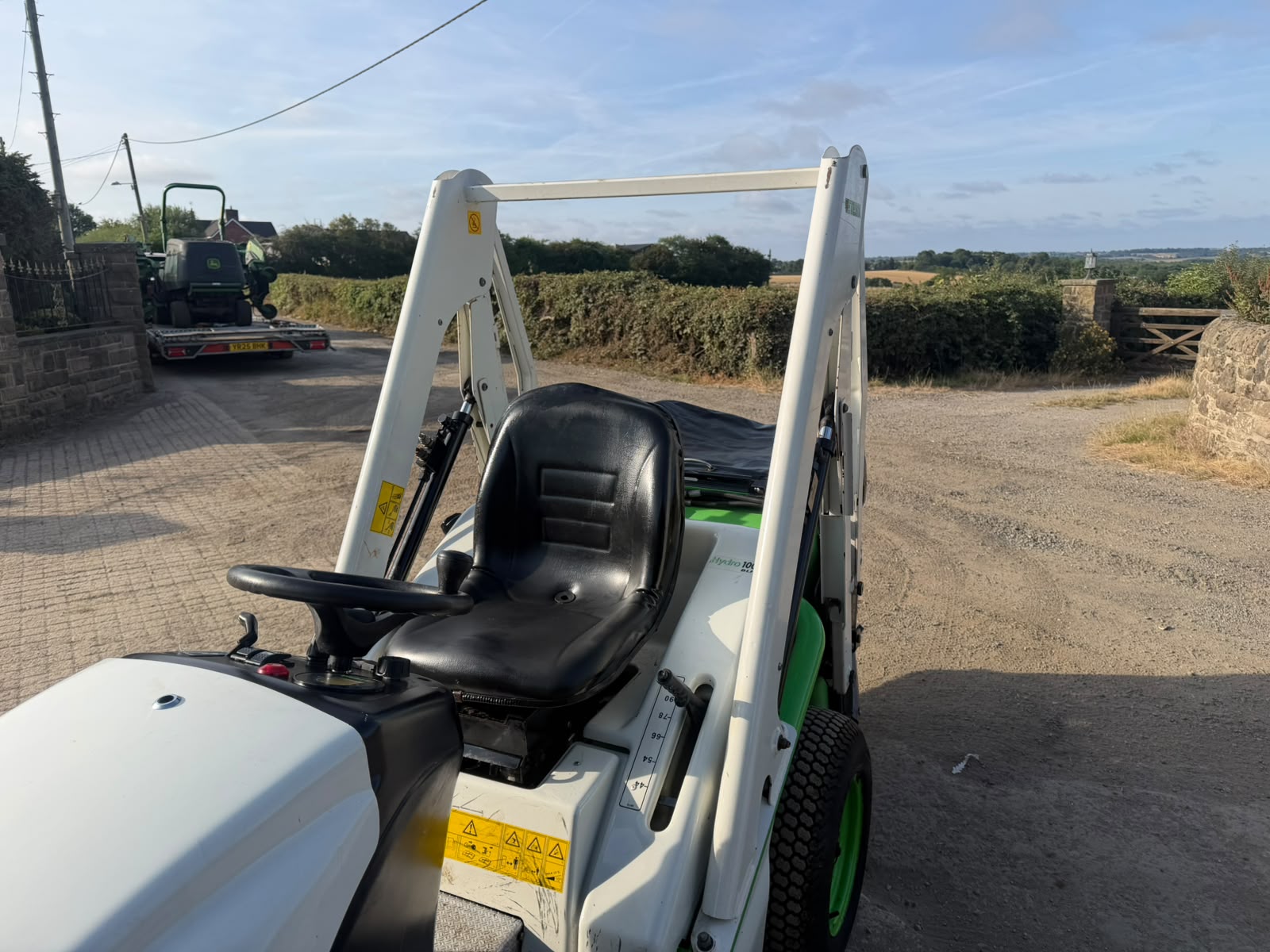 ETESIA BLHP HYDRO-100D RIDE ON LAWN MOWER HIGH TIP COLLECTOR mower for sale in Pilsley, Chesterfield — photo 6