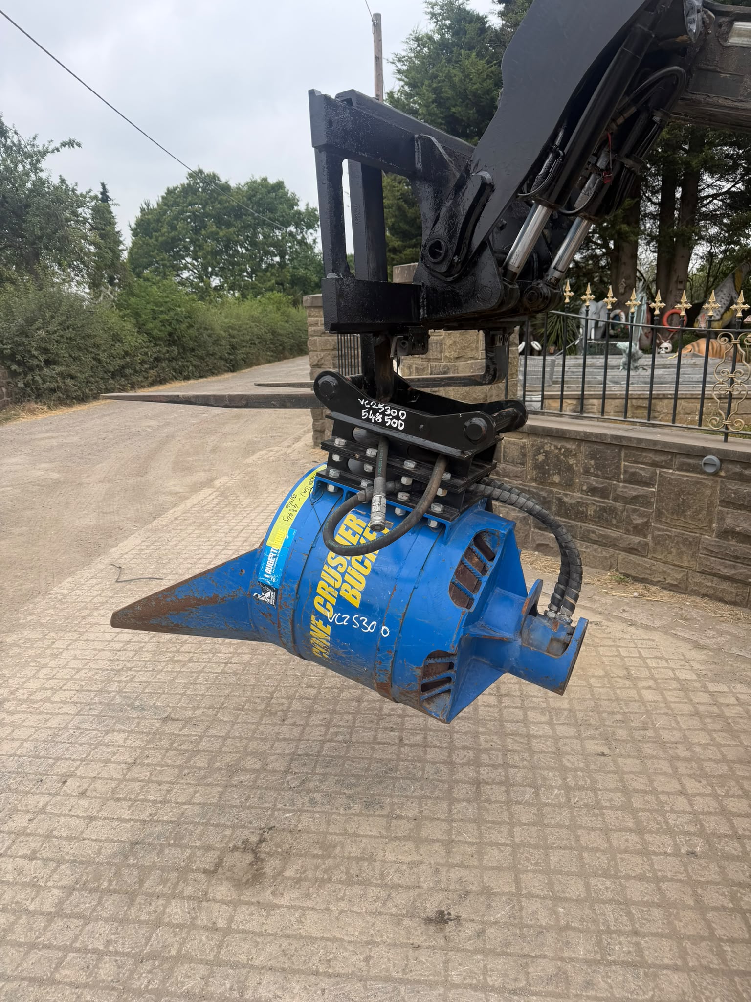 AUGER TORQUE HYDRUALIC EXCAVATOR CONE CRUSHER BUCKET excavator for sale in Pilsley, Chesterfield — photo 9