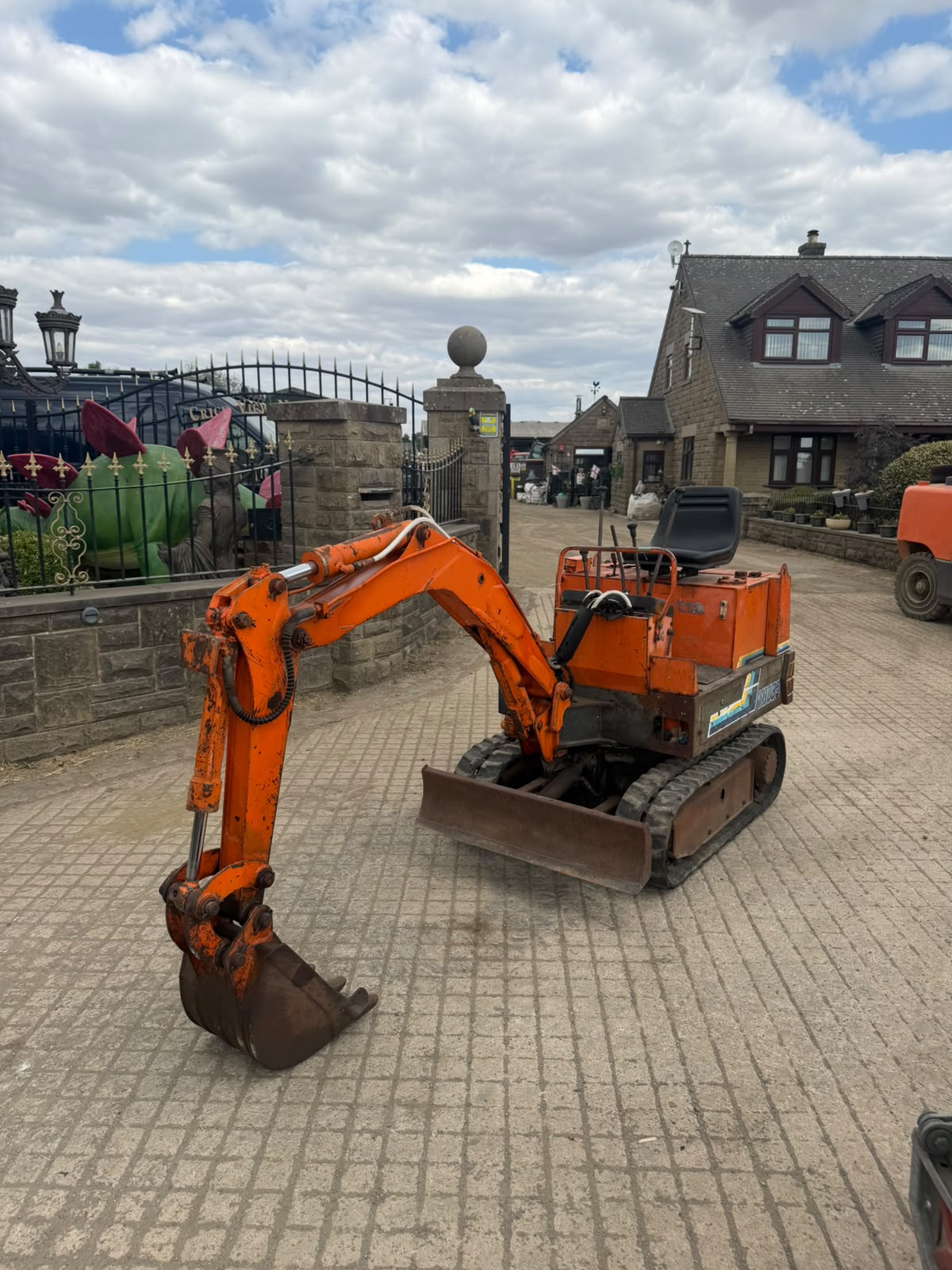 TAKEUCHI JOB-ACE TB080 MIDI EXCAVATOR