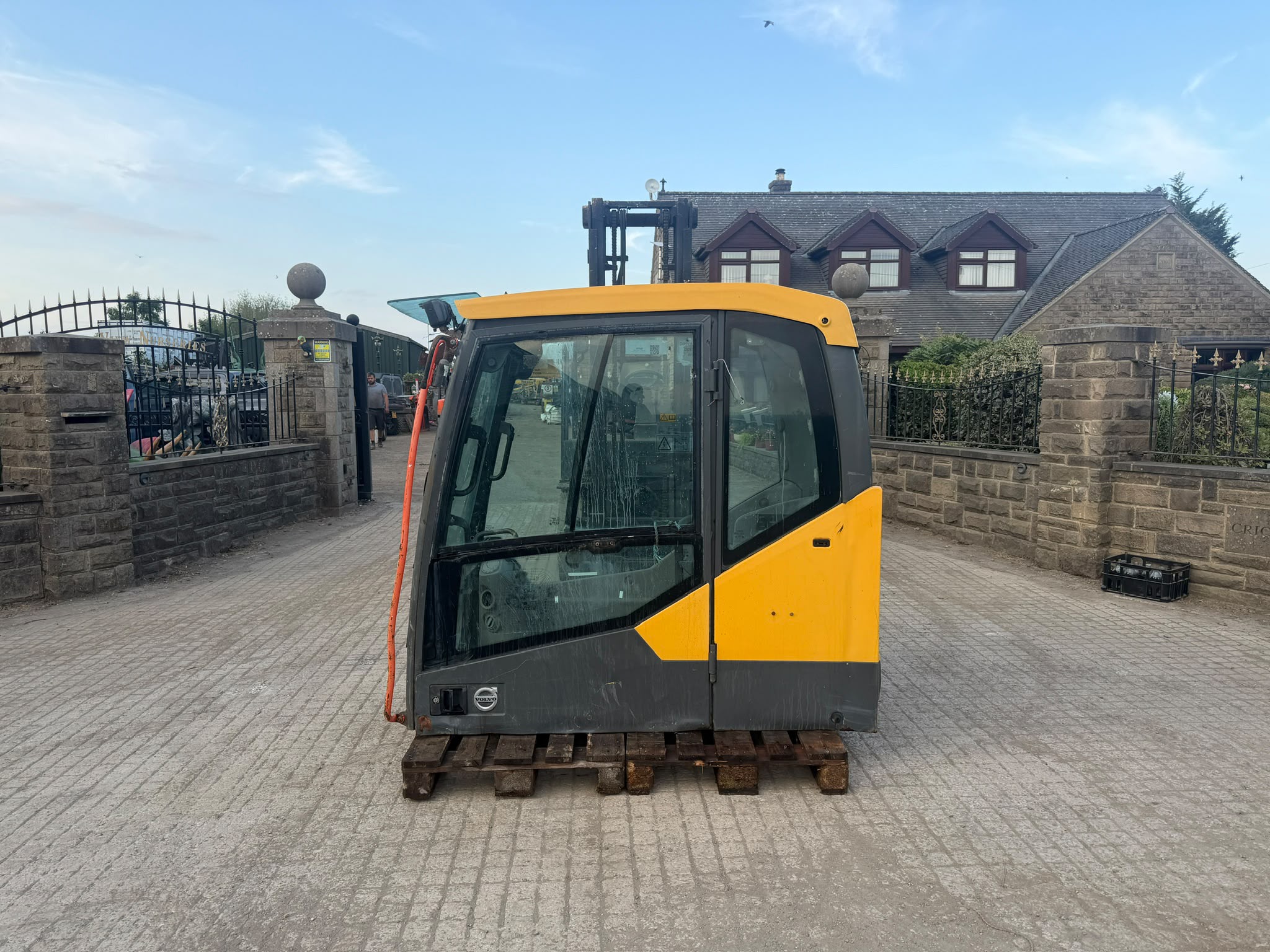 VOLVO EXCAVATOR CAB