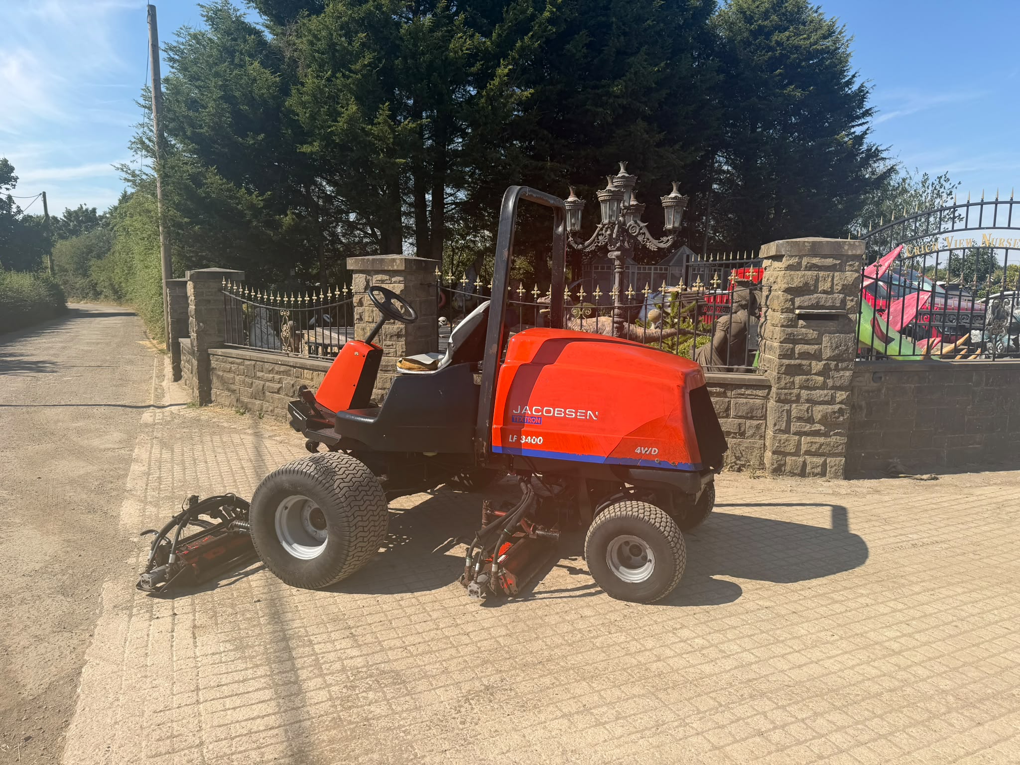 JACOBSEN FAIRWAY LF3400 4WD 5 GANG RIDE ON CYLINDER MOWER mower for sale in Pilsley, Chesterfield — photo 7