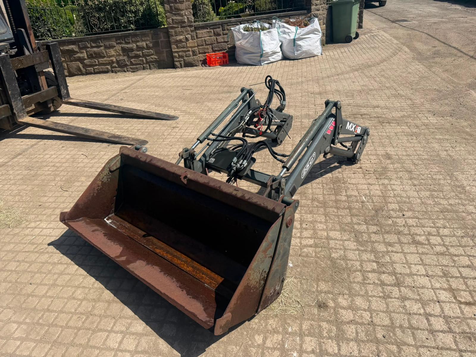 MAILLEUX MX 25C+ FRONT LOADER tractor for sale in Pilsley, Chesterfield — photo 2