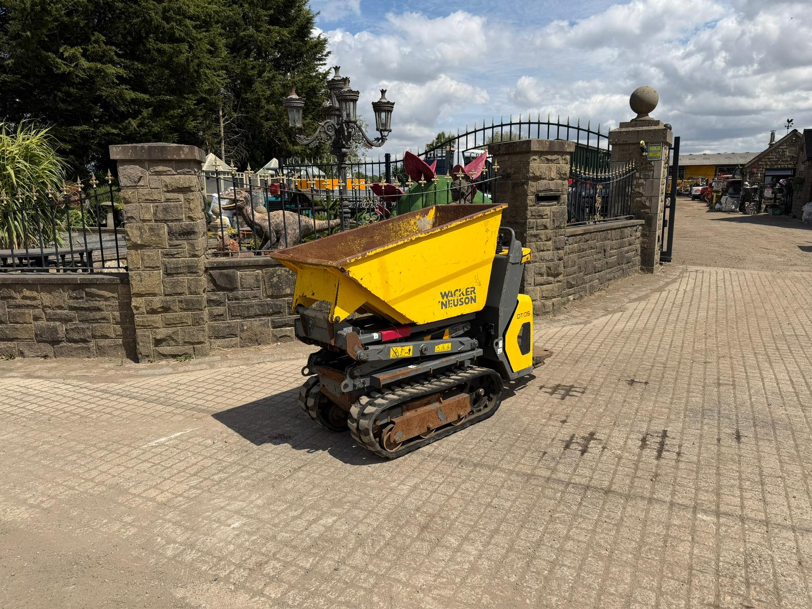 2019 WACKER NEUSON DT05D 500KG DIESEL HIGH TIP TRACKED DUMPER