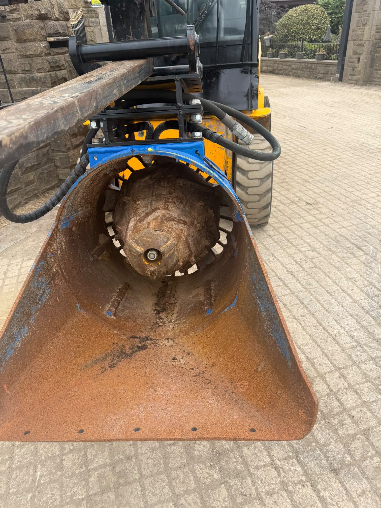 AUGER TORQUE HYDRUALIC EXCAVATOR CONE CRUSHER BUCKET excavator for sale in Pilsley, Chesterfield — photo 5