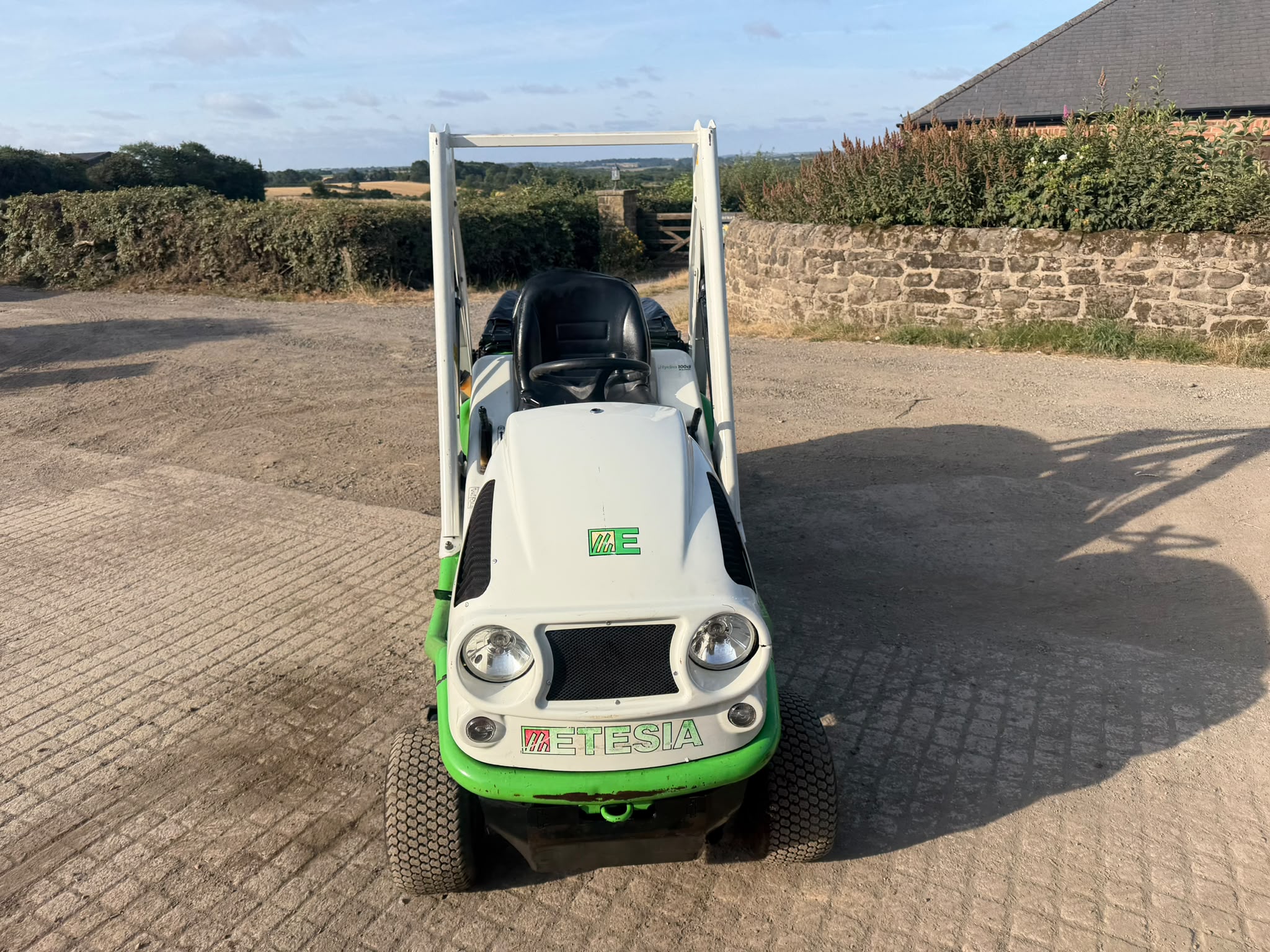 ETESIA BLHP HYDRO-100D RIDE ON LAWN MOWER HIGH TIP COLLECTOR mower for sale in Pilsley, Chesterfield — photo 8